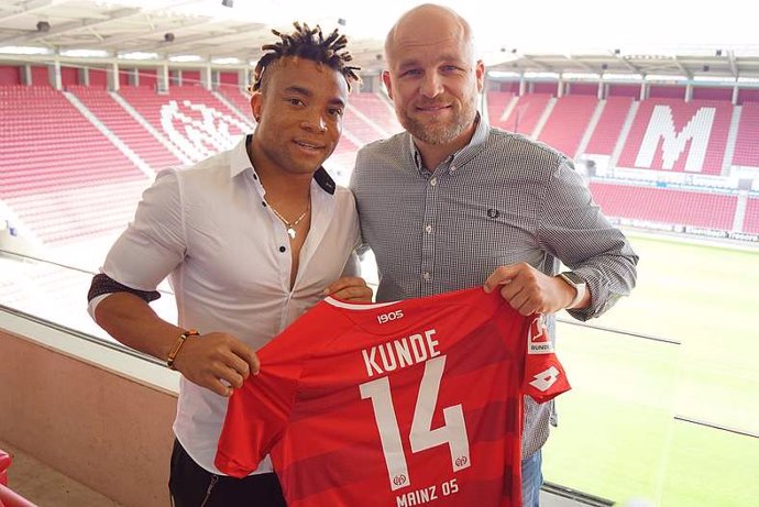 Pierre Kunde-Malong firma con el Mainz