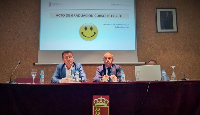 Angosto y González, durante el acto de graduación del curso 2017-2018