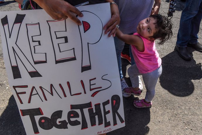 Protesta contra la separación de menores en la frontera de EEUU