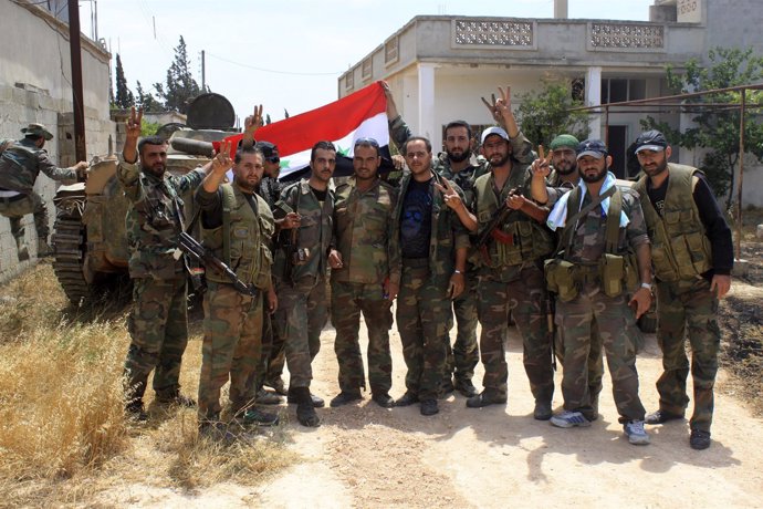 Soldados leales al presidente Al Assad celebran victoria sobre los rebeldes