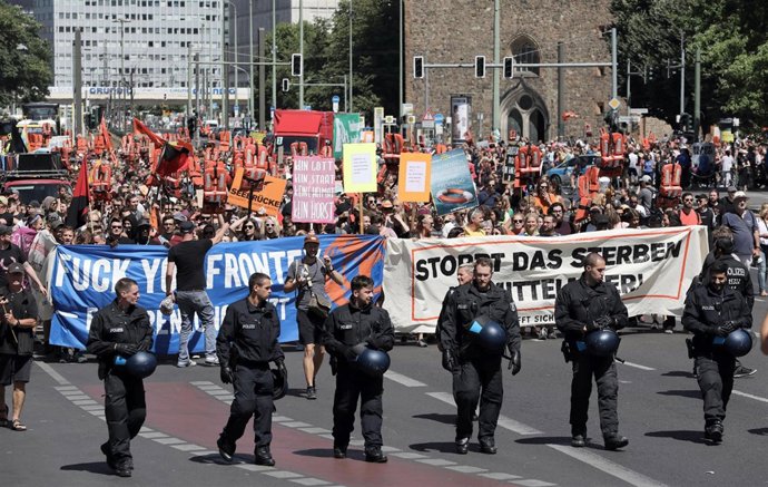 Manifestación en apoyo al rescate de inmigrantes en el Mediterráneo