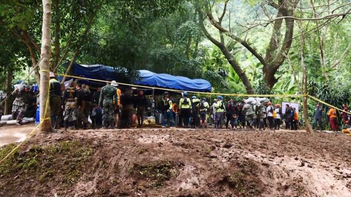 Continúa el rescate de los niños atrapados en la cueva tailandesa