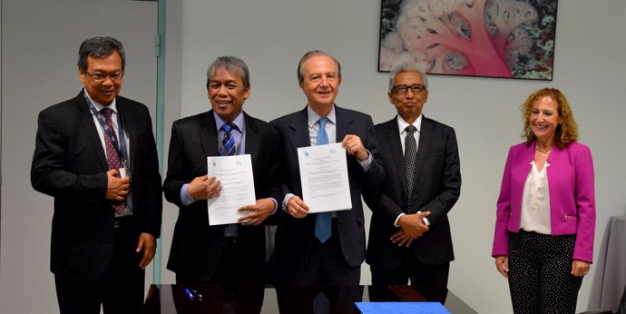 Firma del acuerdo entre PharmaMar y Centro de Investigación