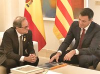 Un amable Pedro Sánchez recibe a Quim Torra a su llegada a Moncloa
