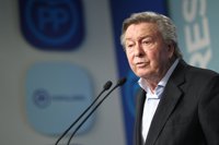 Luis de Grandes dice que el PP estudiará estos días "la oportunidad" de un debate entre Santamaría y Casado