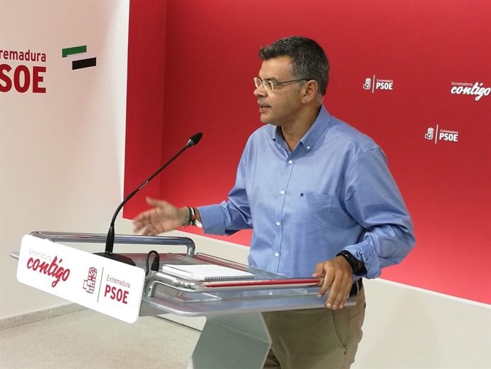 Juan Antonio González en roda de premsa a Mèrida 