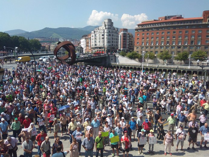 Concentración pensionistas en Bilbao