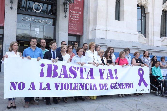 Minuto de silencio en el Ayuntamiento de Madrid por la última muerte machista