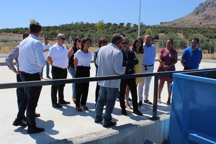 Fiscal (centro) y Pozuelo (izda.) inauguran el punto limpio de Luque