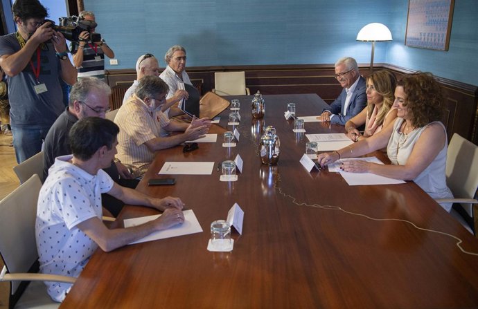 Reunión de Susana Díaz con el comité de empresa de Navantía en Puerto Real.