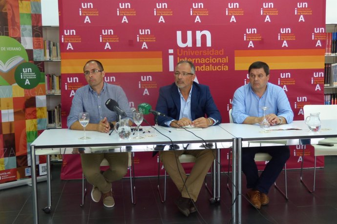Manuel Acosta, Agustín Galán y Rafael Pérez en los cursos de verano de la UNIA