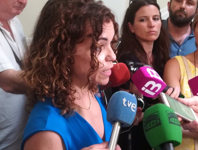 La delegada del Gobierno, Rosario Sánchez, atiende a los medios