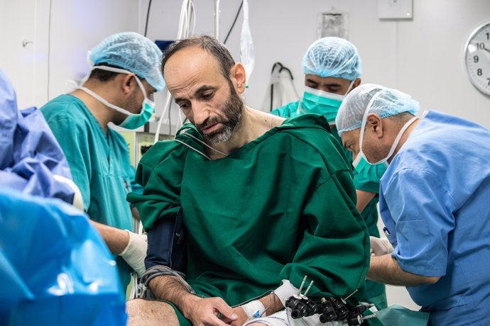 Nashwan, herido de guerra en Mosul, en un hospital de MSF