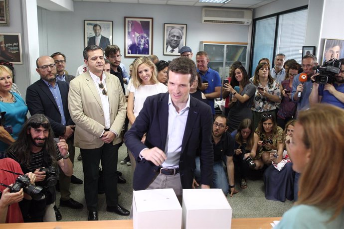 Pablo Casado vota en las primarias del PP en Madrid