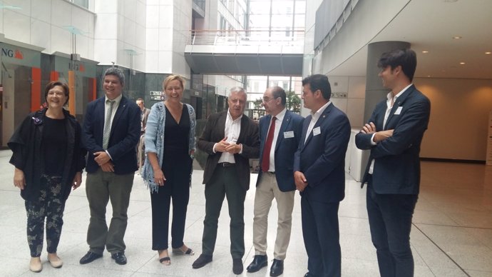 Lambán, junto a José Blanco y otras autoridades hoy en Bruselas