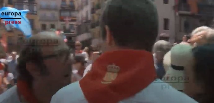 Pablo Casado es increpado en la plaza Consistorial de Pamplona