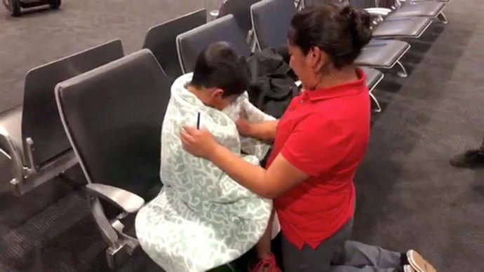Una madre y su hijo inmigrante reunidos en Baltimore