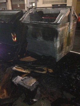 Imagen del contenedor calcinado tomada por Bomberos