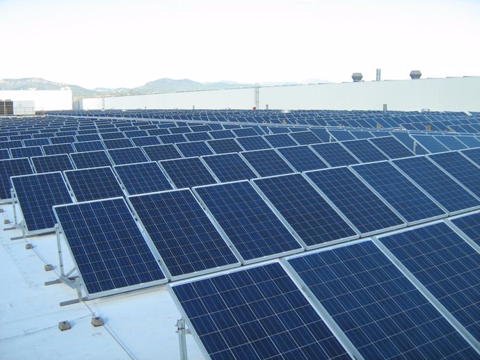 Placas fotovoltaicas en la fábrica de Seat en Martorell