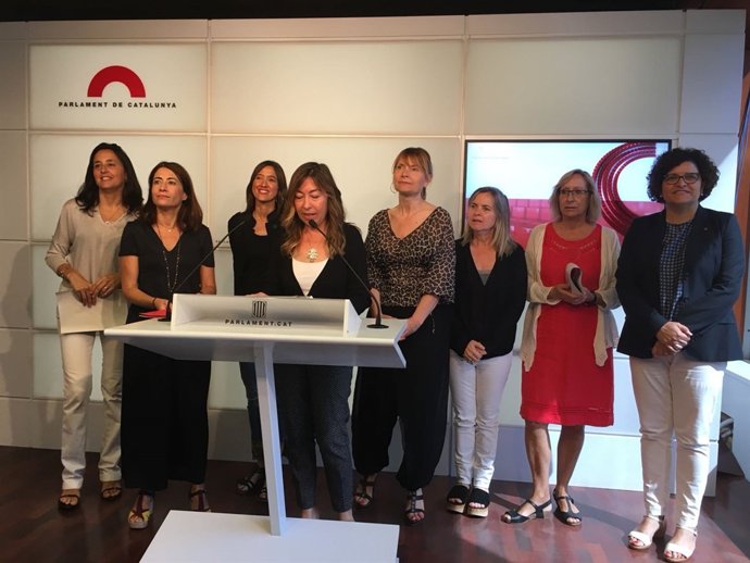 La diputada del PSC Beatriz Silva i alcaldesses socialistes