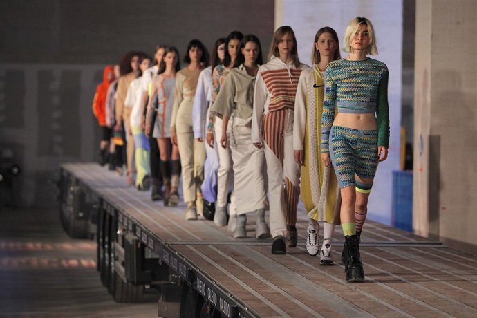 DESFILE DE MARIA KE FISHERMAN