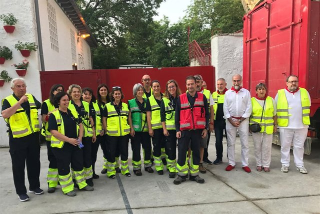 El consejero Domínguez visita a los equipos sanitarios del SNS que cubren el tramo final del encierro