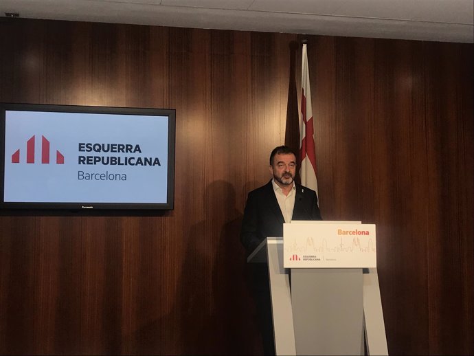 Aldref Bosch (ERC) en una rueda de prensa en el Ayuntamiento de Barcelona