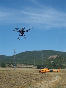 Trabajos de reforma de una  línea de alta tensión