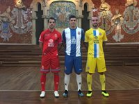 El RCD Espanyol recupera las franjas blanquiazules en la nueva camiseta