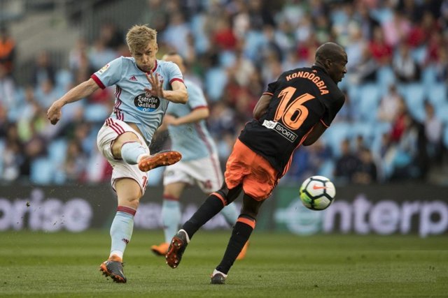 Wass tira a puerta ante Kondogbia en un Celta - Valencia