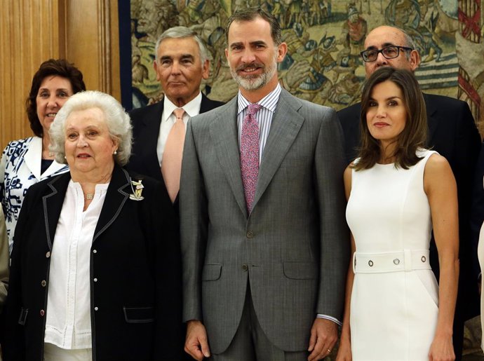 LOS REYES CON LA INFANTA PILAR