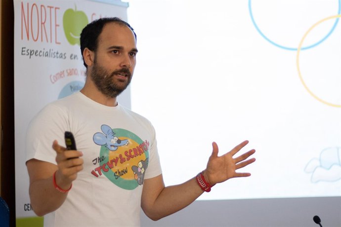 Manuel Soto en los cursos de verano de la UPO