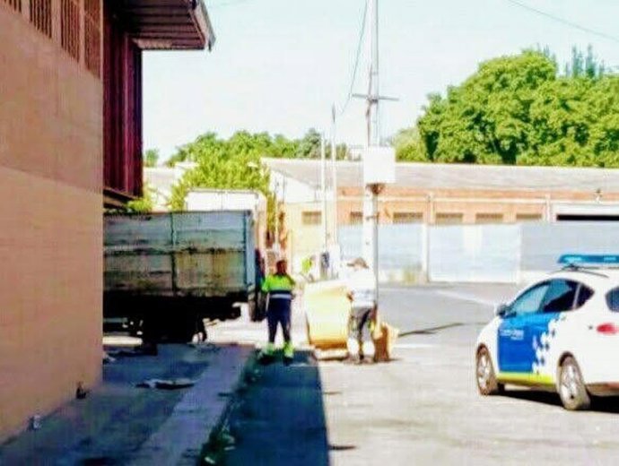 Retirada de colchones de los Camps Elisis en Lleida