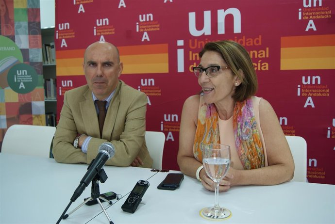 Concepción Sáez y Gregorio Ruiz en los cursos de verano de la UNIA