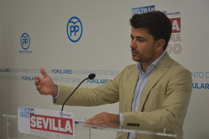 Beltrán Pérez en una rueda de prensa