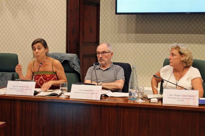 M.J.Larios i R.Ribó (Síndic de Greuges) en la Comissió d'Infància del Parlament