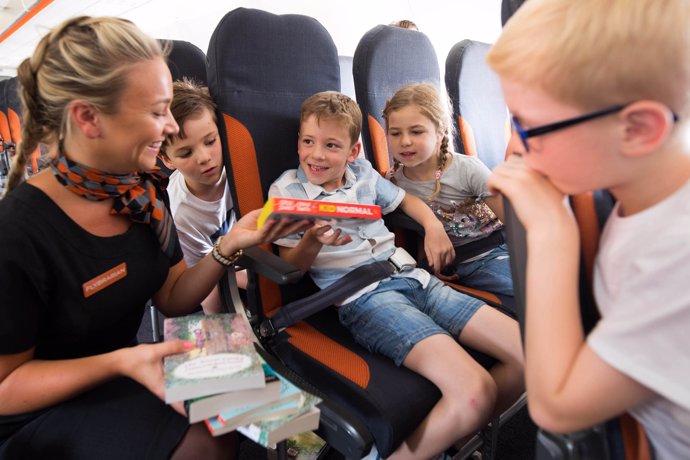 EasyJet incorpora 300 bibliotecas con literatura infantil a bordo de sus aviones