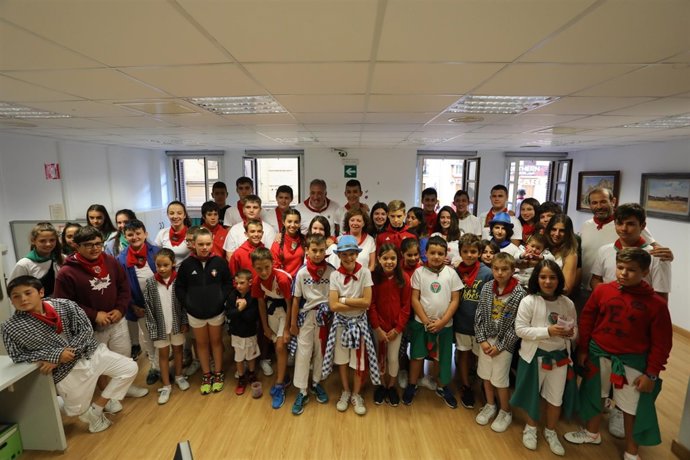 Desayuno de Asiron con niños y niñas de las peñas 'txikis'