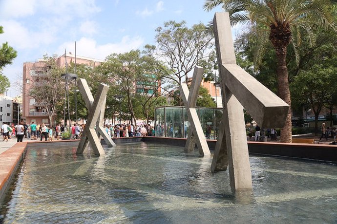 Plaza de la  Assemblea de Catalunya en el distrito de Sant Andreu