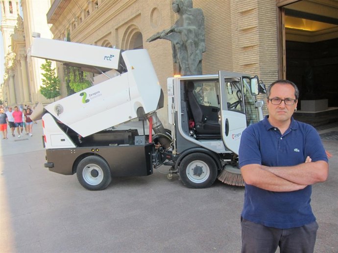 Cubero presenta la barredora eléctrica en pruebas