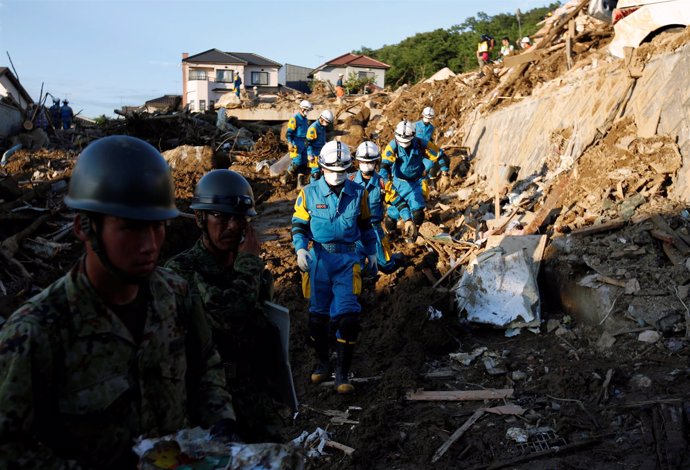 Equipos de rescate en Japón buscan a desaparecidos tras las lluvias