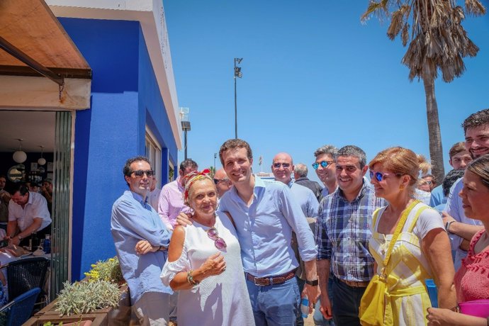 Pablo Casado en Fuengirola con Esperanza Oña y el alcalde de Vejer (Cádiz)
