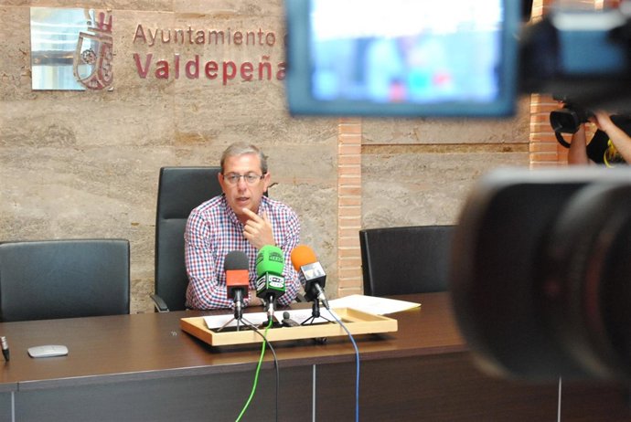 López en rueda de prensa