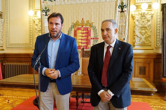 El alcalde de Valladolid (izq) y el rector de la UVA, tras la reunión. 11-7-2018