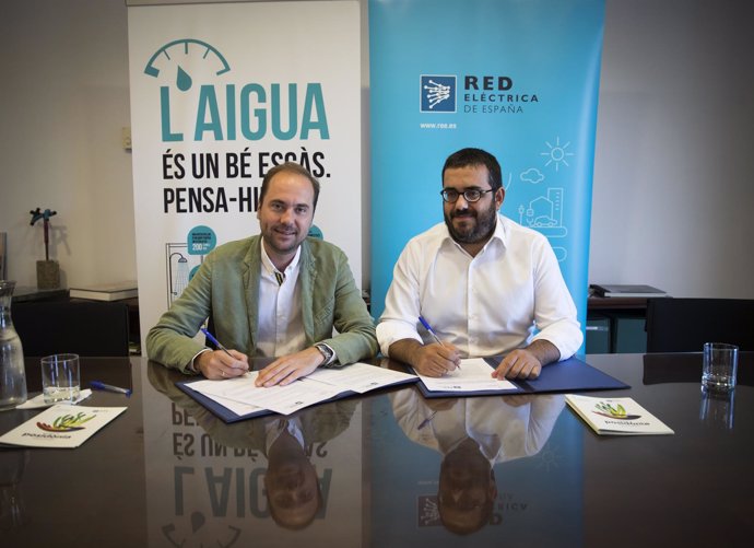 Eduardo Maynau y Vicenç Vidal firman el convenio