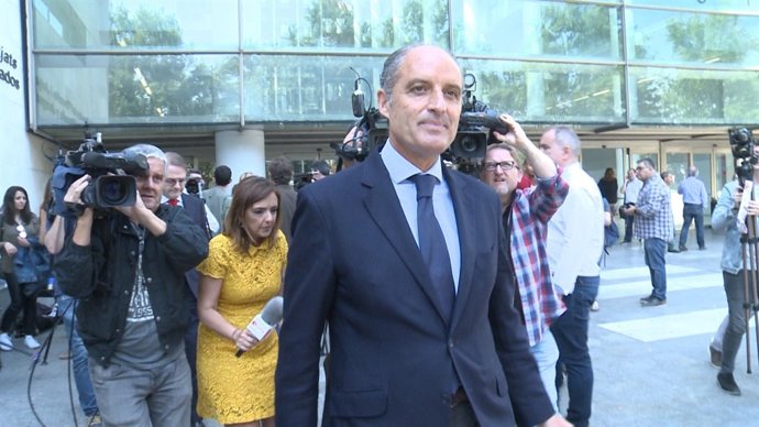 Francisco Camps, a la seva sortida de la Ciutat de la Justícia