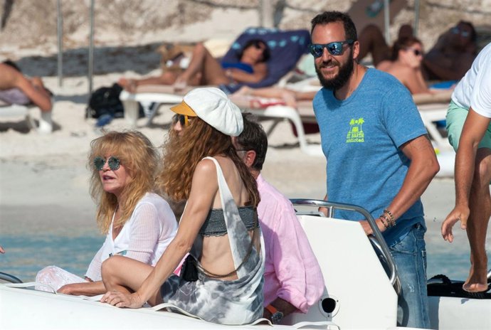 TITA THYSSEN CON BORJA, BLANCA Y MANOLO SEGURA