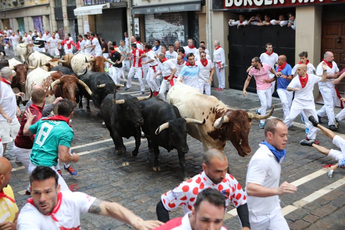 Sexto encierro de Sanfermines con toros de Victoriano del Río.