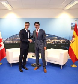Pedro Sánchez se reúne con Justin Trudeau durante la Cumbre de la OTAN