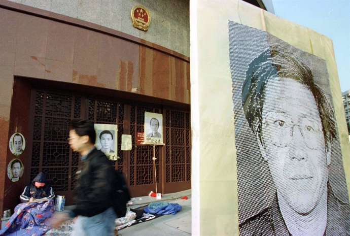 Cartel en Hong Kong del activista chino Qin Yongmin 